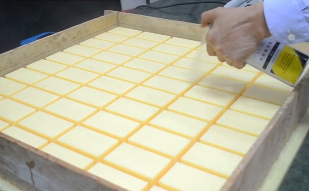 模具硅橡膠操作為什么要用脫模劑？
